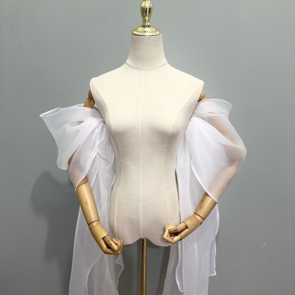 Bruidsmouw van organza, afneem - Wedding Dress Supply recensie en prijs