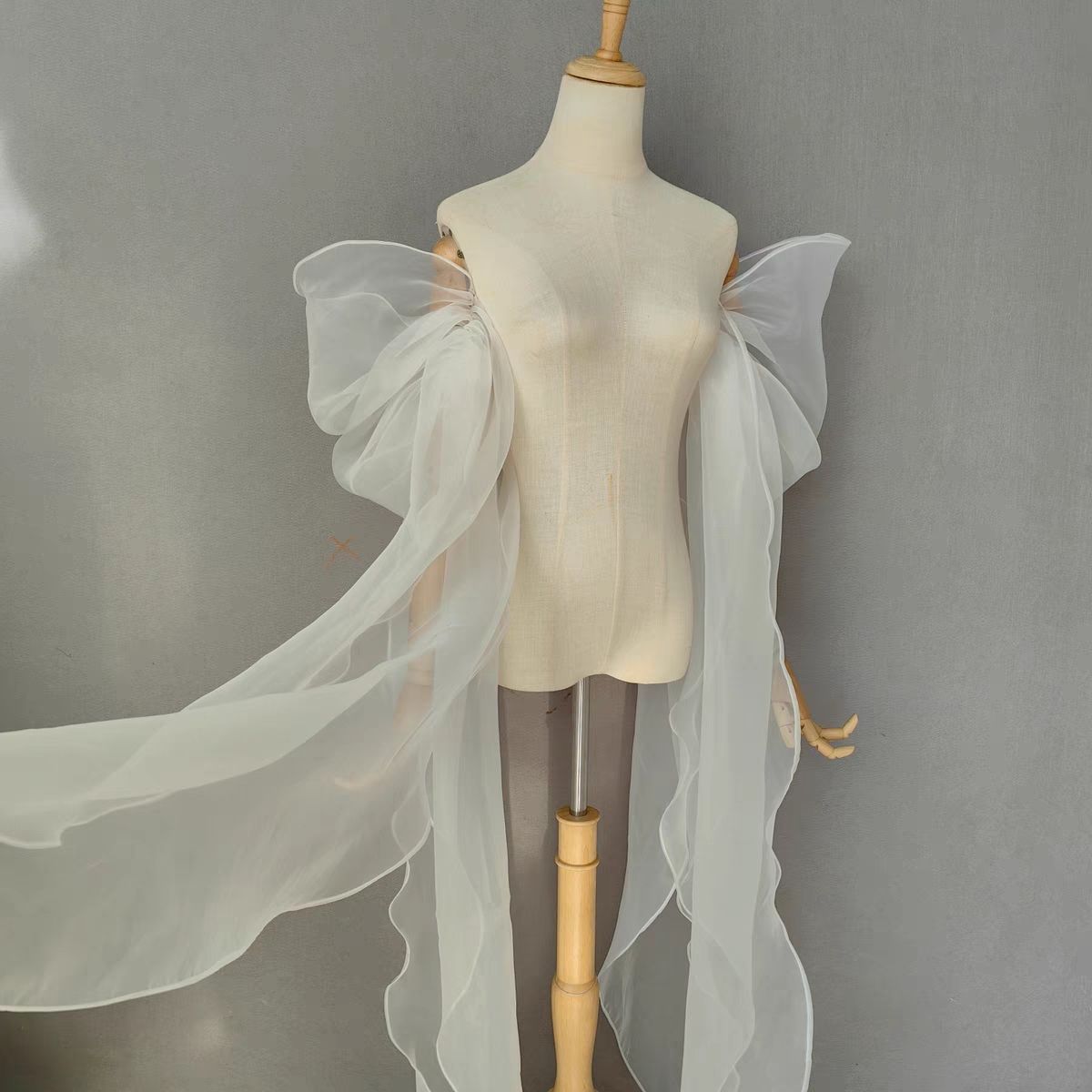 Bruidsmouw van organza, afneem - Wedding Dress Supply recensie en prijs